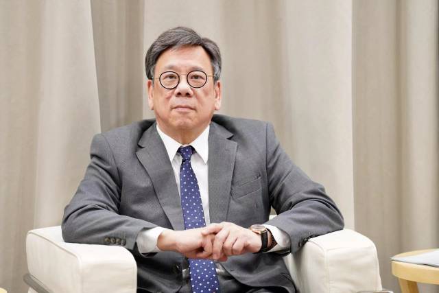 香港特区政府商务及经济发展局局长 丘应桦 香港特区政府商务及经济发展局局长 丘应桦