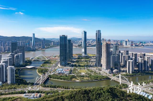 横琴是一块营商环境一流、产业抱团集聚的旺地。 横琴是一块营商环境一流、产业抱团集聚的旺地。