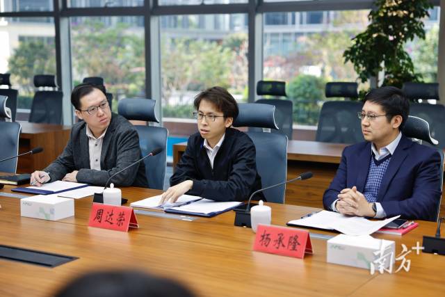 香港公务员周达荣(中)派驻到深圳福田区政府开展三个月的交流协作。 香港公务员周达荣(中)派驻到深圳福田区政府开展三个月的交流协作。