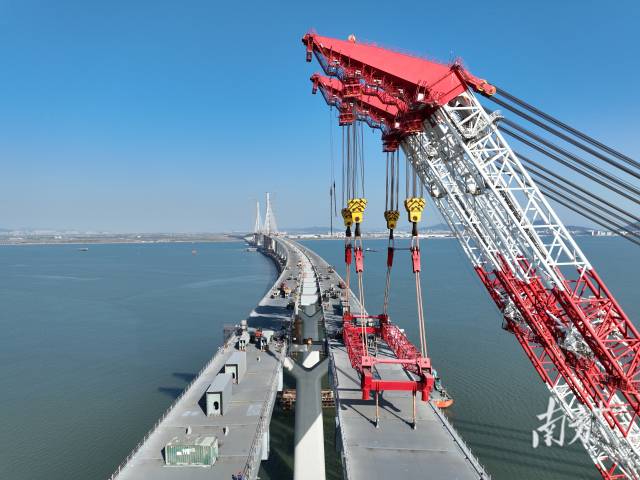 黄茅海跨海通道中引桥合龙现场。 黄茅海跨海通道中引桥合龙现场。