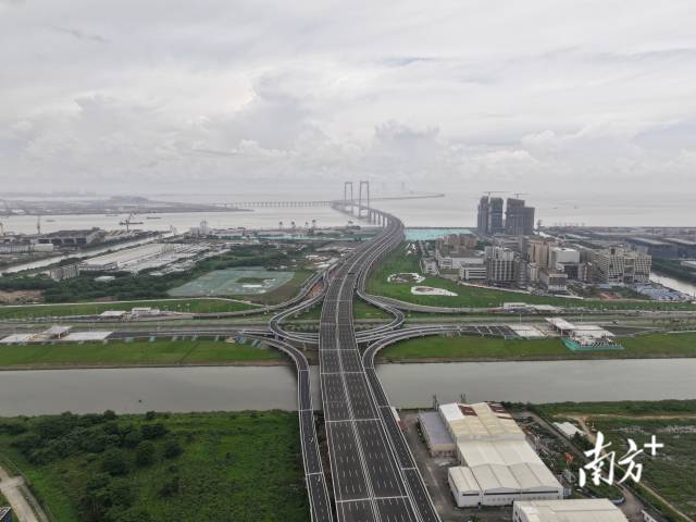 中山翠亨新区作为“东承”战略桥头堡,积极对接深圳等东岸重点城市优质科技、产业和创新资源。