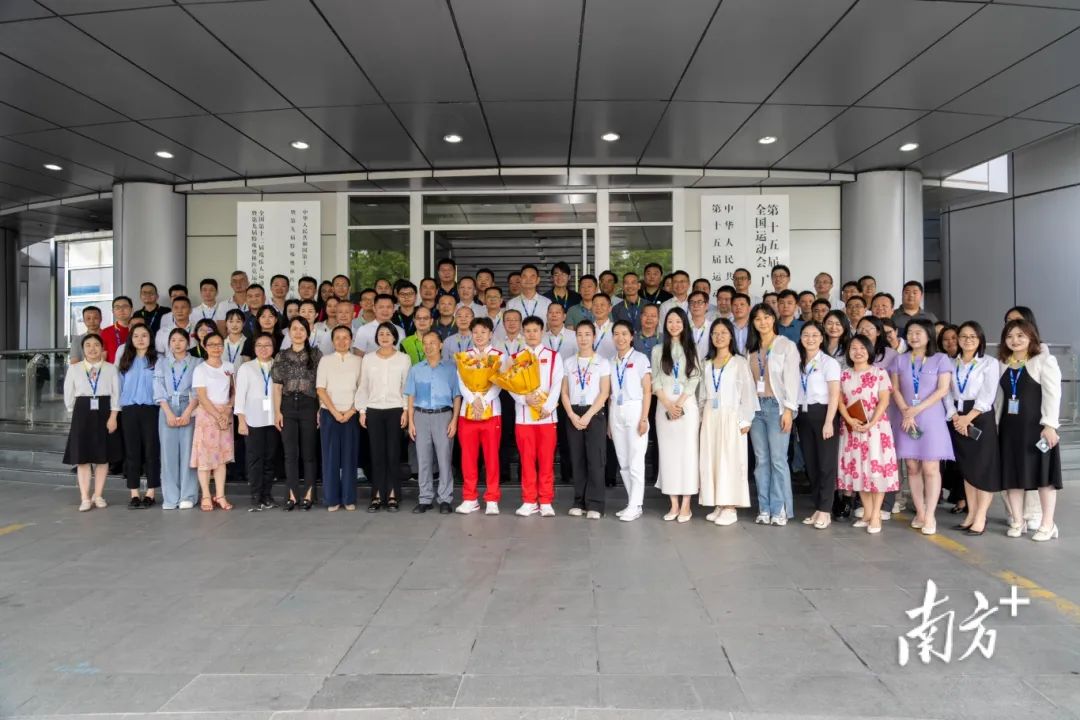 谢思埸和陈艺文现身十五运会广东赛区执委会 谢思埸和陈艺文现身十五运会广东赛区执委会