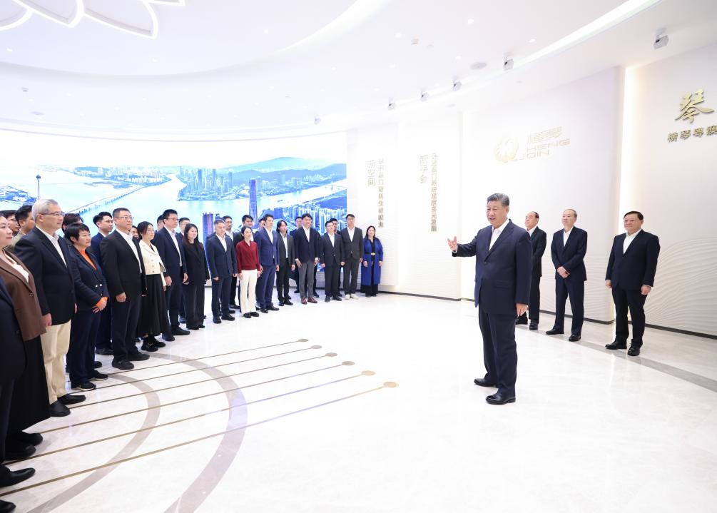 Chinese President Xi Jinping, also general secretary of the Communist Party of China Central Committee and chairman of the Central Military Commission, speaks with individuals involved in the Guangdong-Macao In-Depth Cooperation Zone's planning, construction, management and services, in Hengqin, located at the southern tip of Zhuhai in Guangdong Province, Dec. 19, 2024. Xi, accompanied by Ho Iat Seng, chief executive of the Macao Special Administrative Region (SAR), inspected the cooperation zone on Thursday. (Xinhua/Ju Peng) Chinese President Xi Jinping, also general secretary of the Communist Party of China Central Committee and chairman of the Central Military Commission, speaks with individuals involved in the Guangdong-Macao In-Depth Cooperation Zone's planning, construction, management and services, in Hengqin, located at the southern tip of Zhuhai in Guangdong Province, Dec. 19, 2024. Xi, accompanied by Ho Iat Seng, chief executive of the Macao Special Administrative Region (SAR), inspected the cooperation zone on Thursday. (Xinhua/Ju Peng)