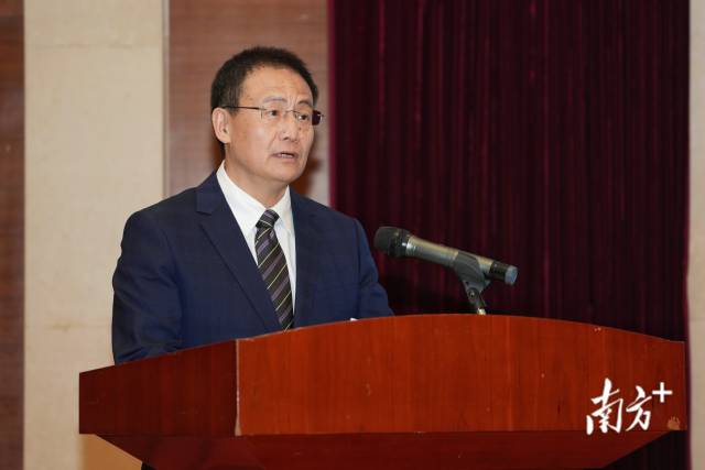 国家体育总局游泳中心副主任李军。