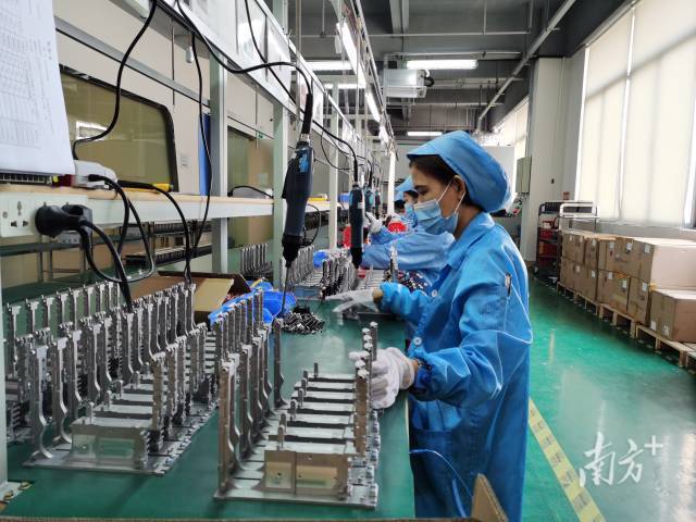 广东某企业生产车间 广东某企业生产车间
