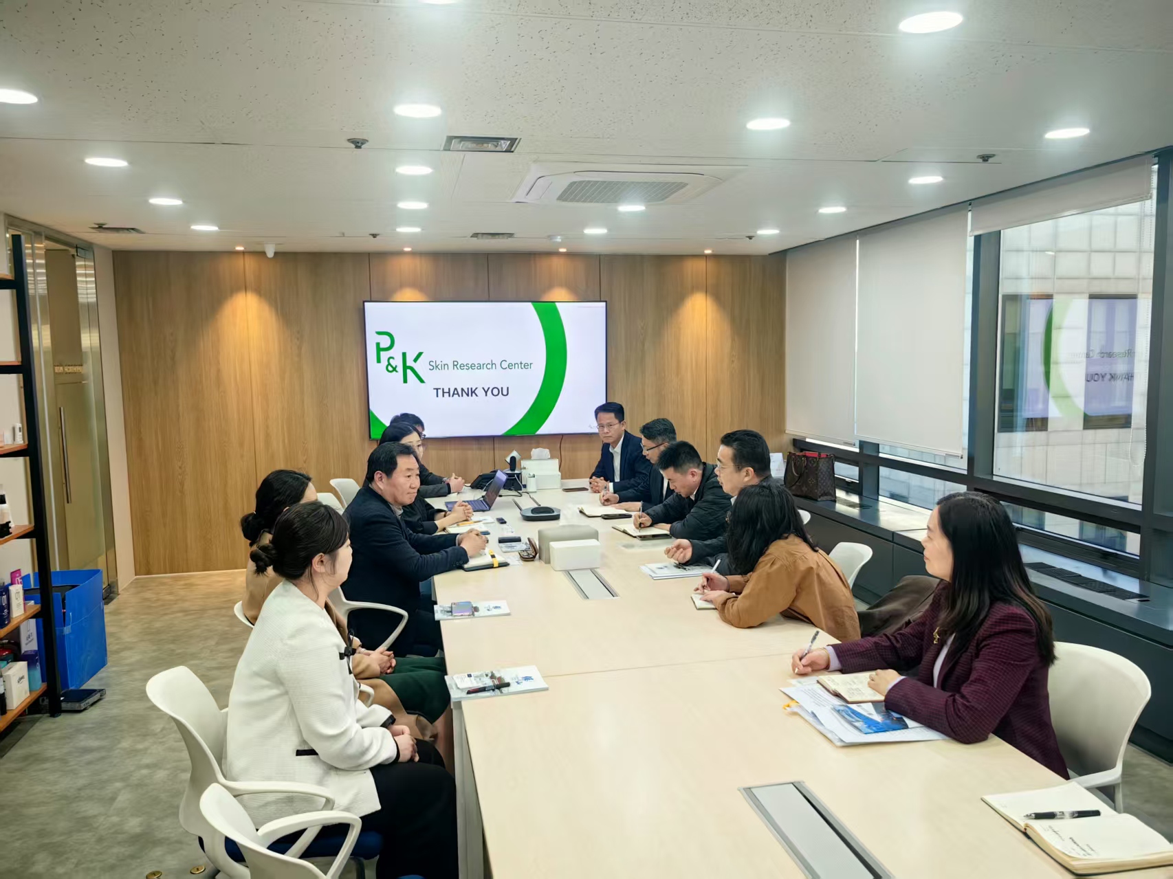 佛山市领导率队赴韩国进行交流推介。/佛山市发展和改革局供图 佛山市领导率队赴韩国进行交流推介。/佛山市发展和改革局供图