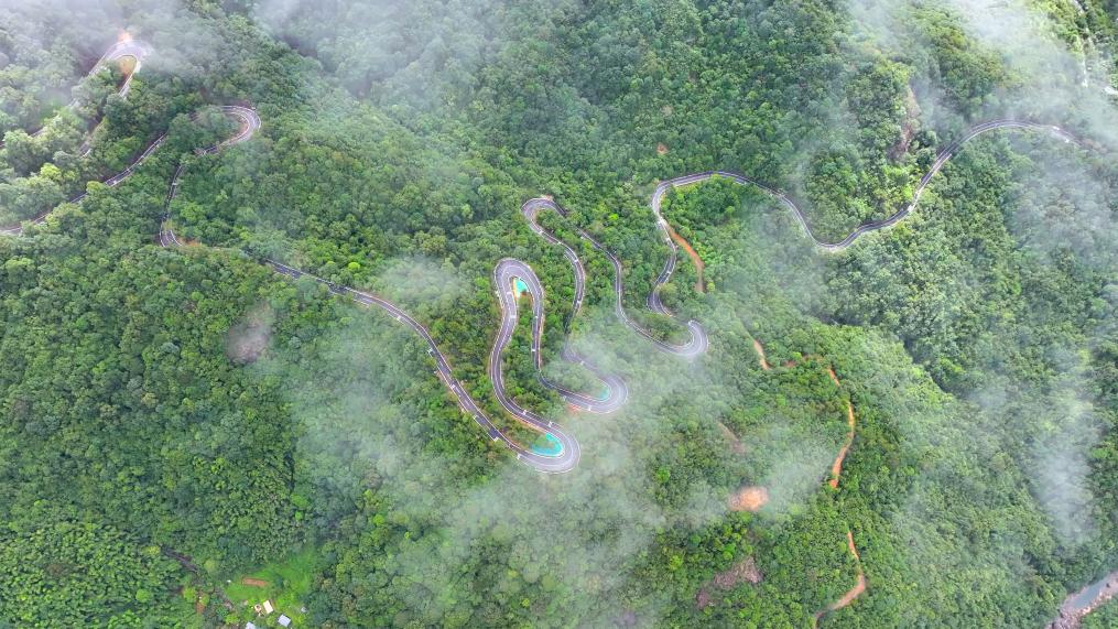惠州市环南昆山—罗浮山县镇村高质量发展引领区内修建的旅游公路。(受访者供图) 惠州市环南昆山—罗浮山县镇村高质量发展引领区内修建的旅游公路。(受访者供图)