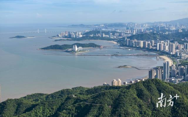 从珠海凤凰山远眺珠海主城区。 从珠海凤凰山远眺珠海主城区。
