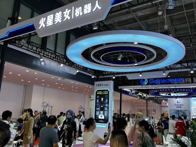 不少机器人企业现场公布售价 不少机器人企业现场公布售价