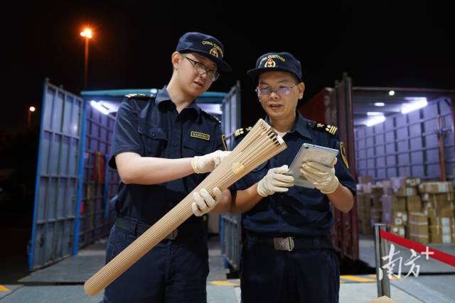 为确保火炬等特殊物资安全高效通关,深圳、拱北海关启动十五运专项通关保障机制 为确保火炬等特殊物资安全高效通关,深圳、拱北海关启动十五运专项通关保障机制