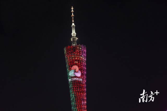 “小蛮腰”新装展现“湾区三色” “小蛮腰”新装展现“湾区三色”
