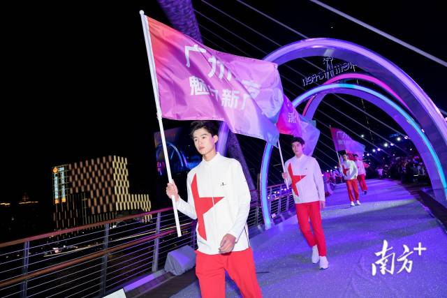 “T台走秀”现场 “T台走秀”现场