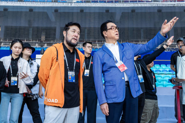 总导演郎昆(右)和艺术总监陈维亚。 总导演郎昆(右)和艺术总监陈维亚。