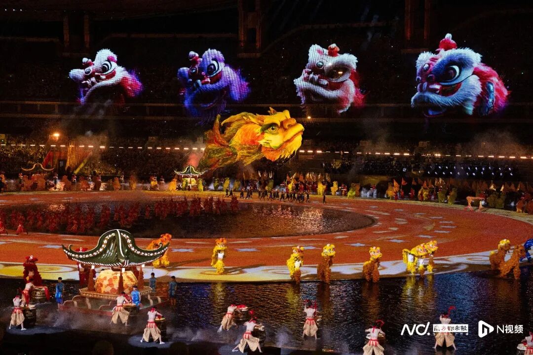 11月10日,中华人民共和国第十五届运动会开幕式在广东省广州市隆重举行。 11月10日,中华人民共和国第十五届运动会开幕式在广东省广州市隆重举行。