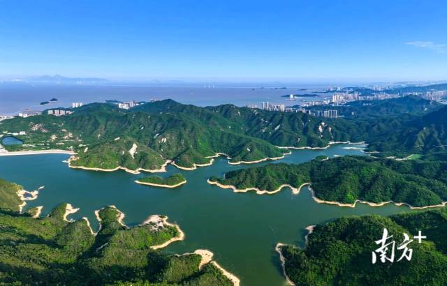 让四季常青成为珠海最深厚的生态底色。 让四季常青成为珠海最深厚的生态底色。