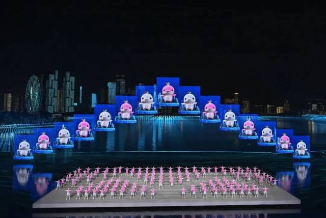 2025年11月21日,第十五届全国运动会闭幕式在深圳前海欢乐剧场举行。 新华社/图 2025年11月21日,第十五届全国运动会闭幕式在深圳前海欢乐剧场举行。 新华社/图