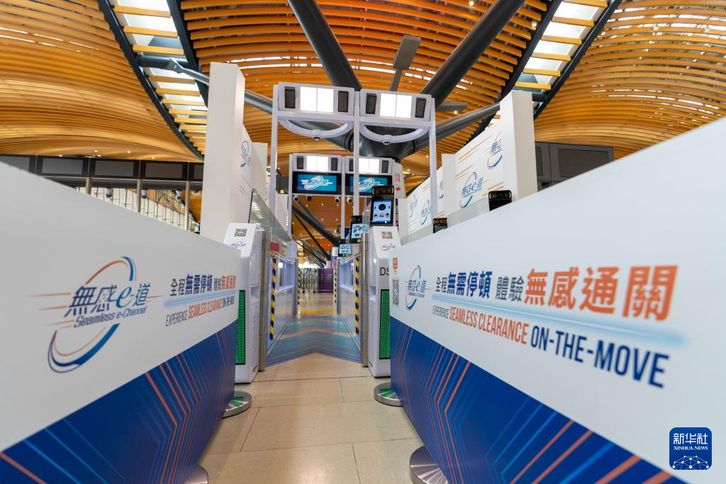 港珠澳大桥香港口岸本月25日将启用“无感通关” 港珠澳大桥香港口岸本月25日将启用“无感通关”